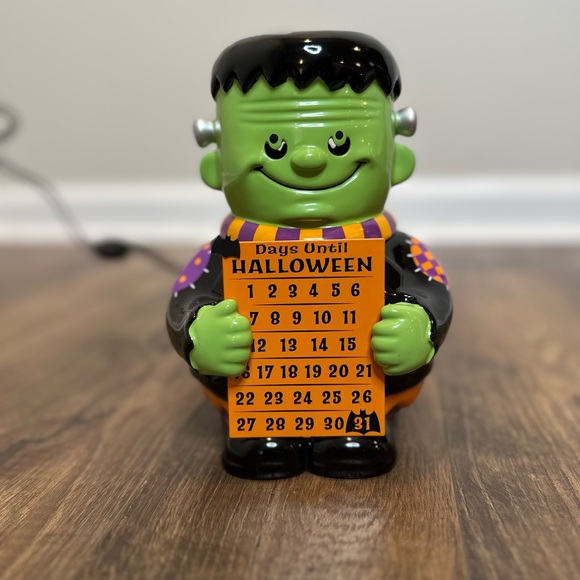 Countdown to Halloween Scentsy Warmer - Picture 5 of 9